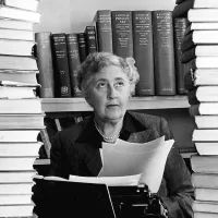 1AGATHA CHRISTIE