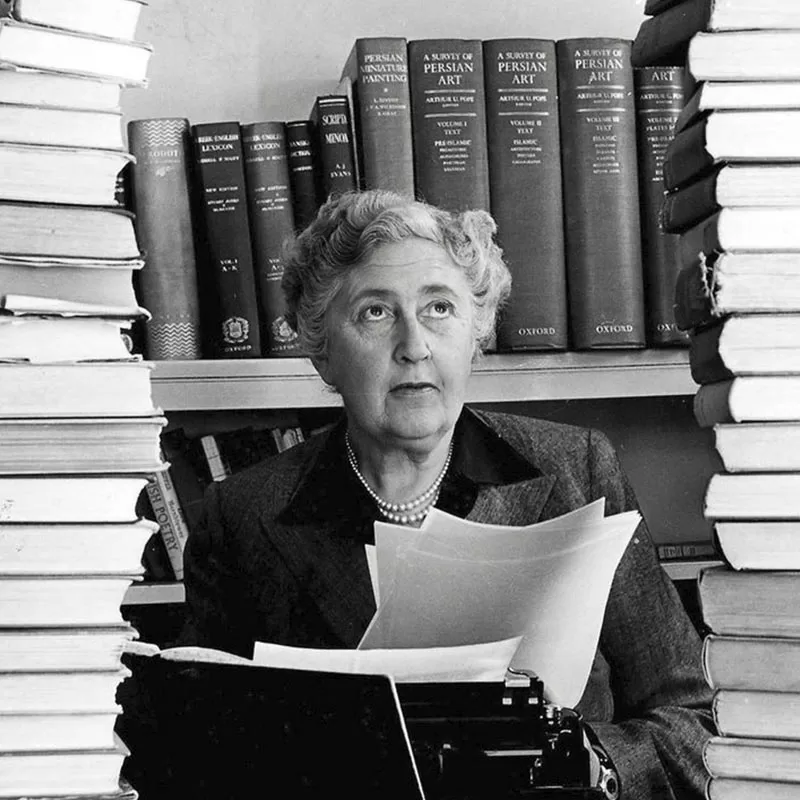 1AGATHA CHRISTIE